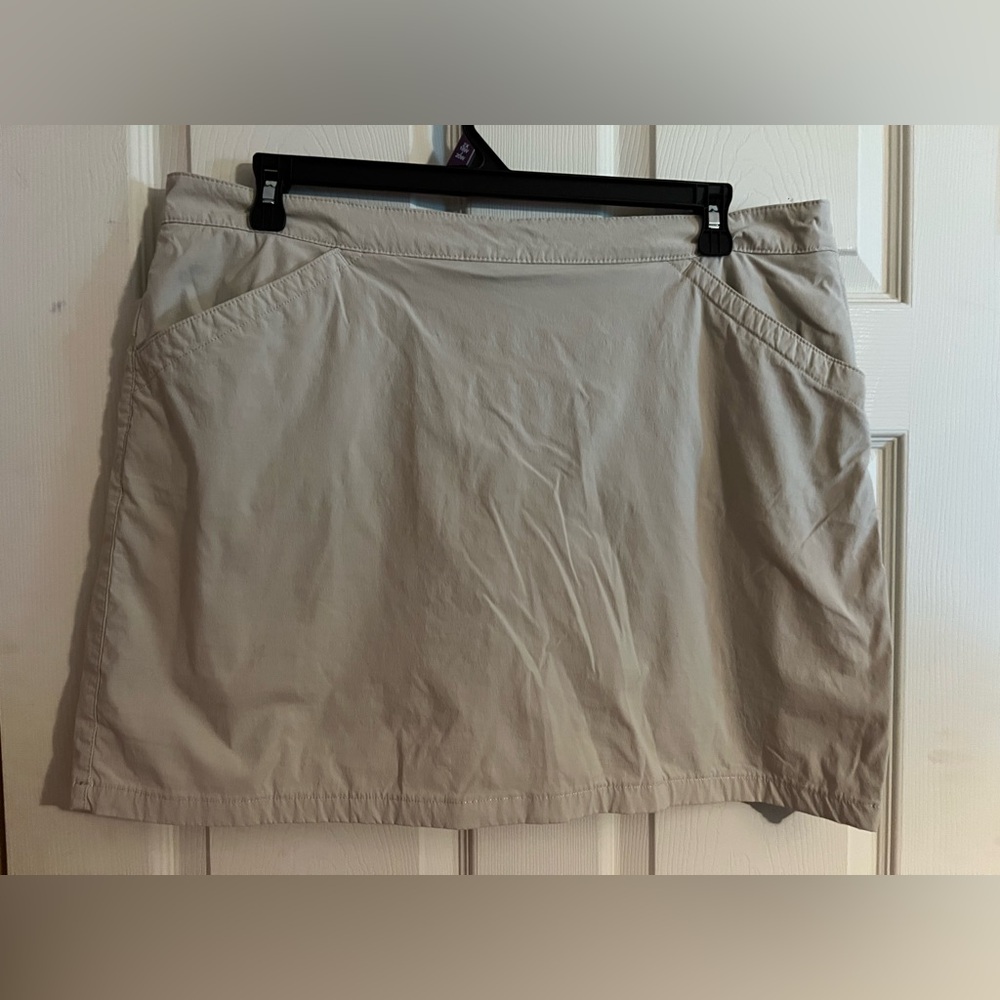 Eddie Bauer skort, size 16, khaki